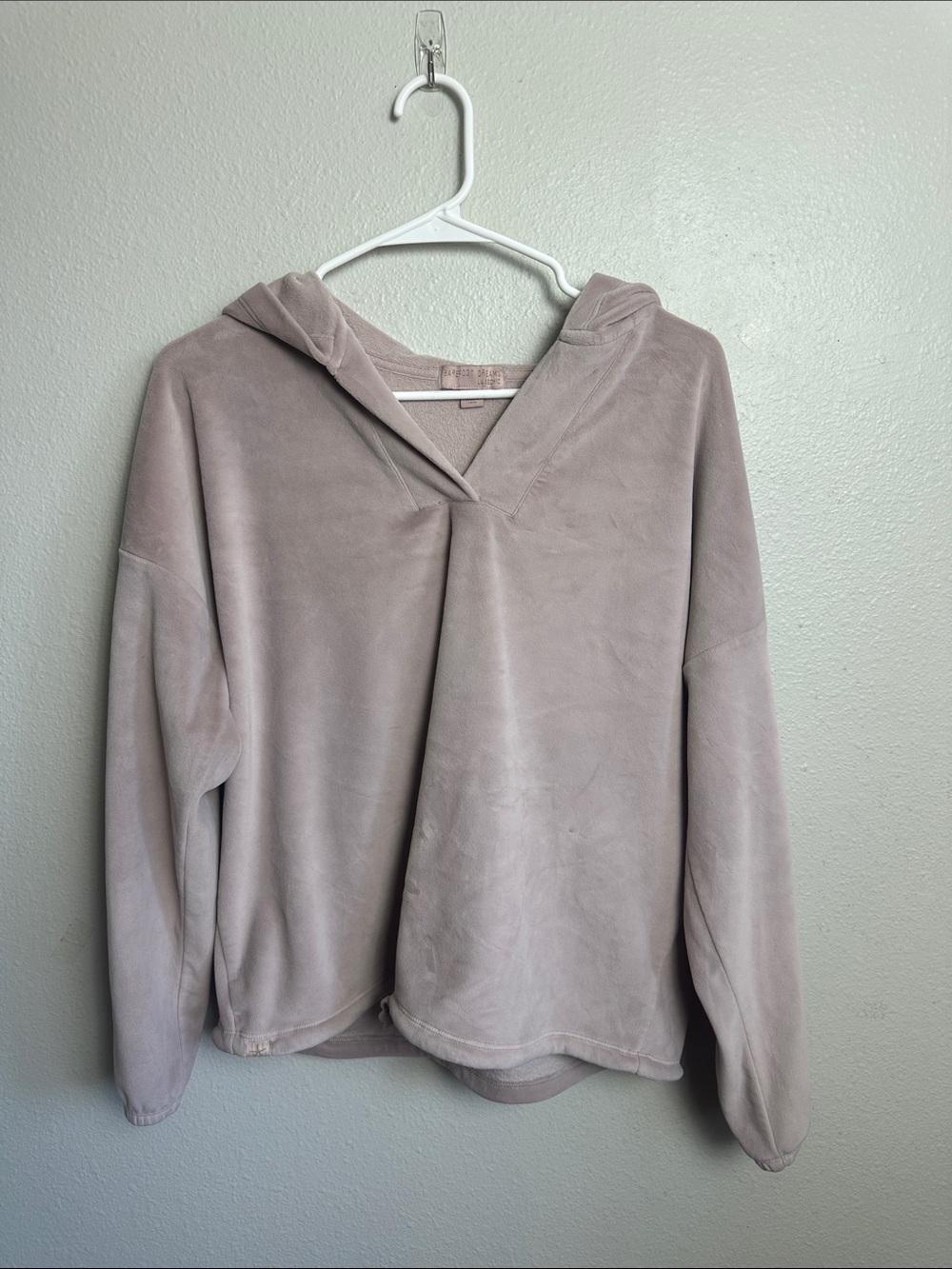 Barefoot Dreams luxechic Plush V‑Neck Hooded Pullover - Light Taupe